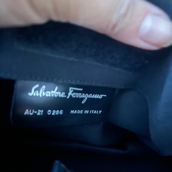 Vintage Salvatore Ferragamo black patent bag - Picture 4 of 7